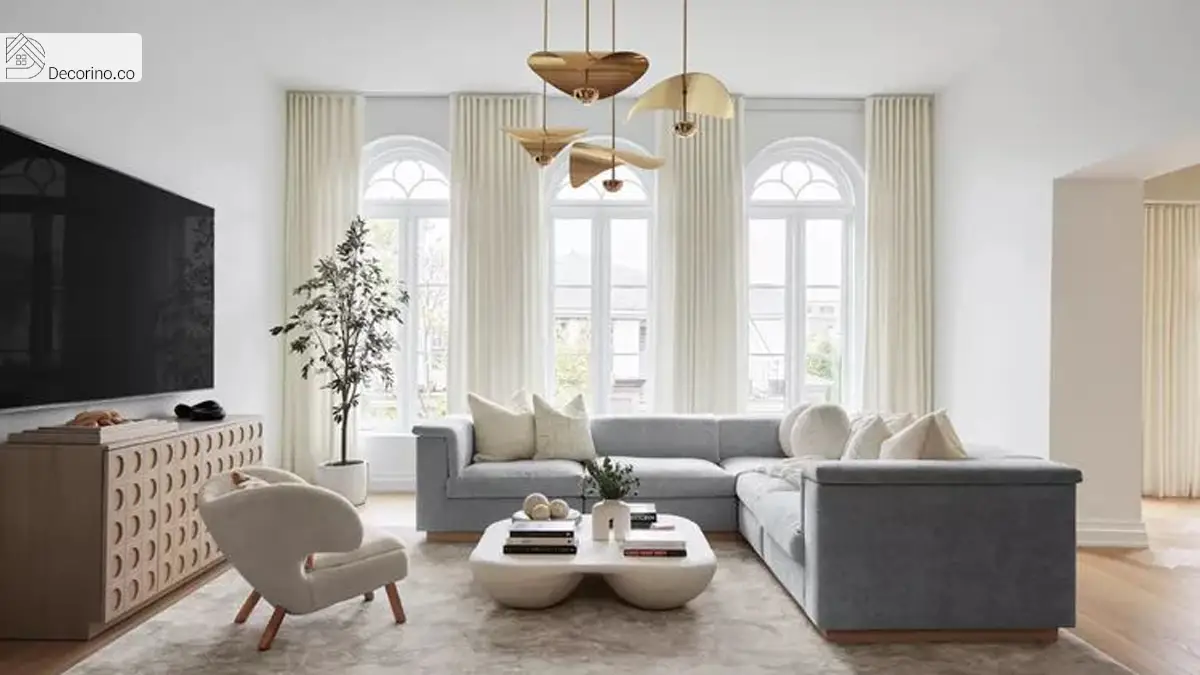 تلویزیون را بالای یک کردنزا (Credenza) ساده قرار دهید