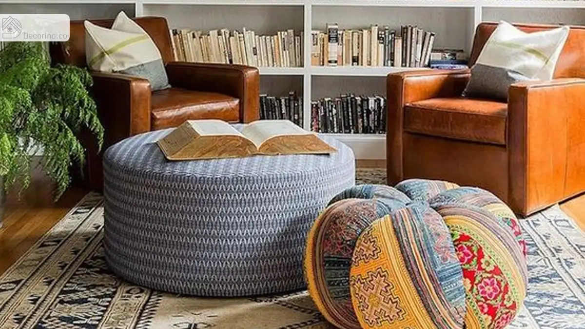کتاب هایی در معرض نمایش در دکوراسیون با کتاب