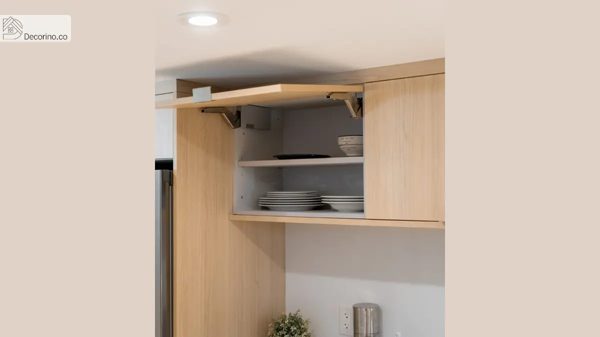 کابینت‌های با درب بالا‌رو (Lift-Up Cabinets)
